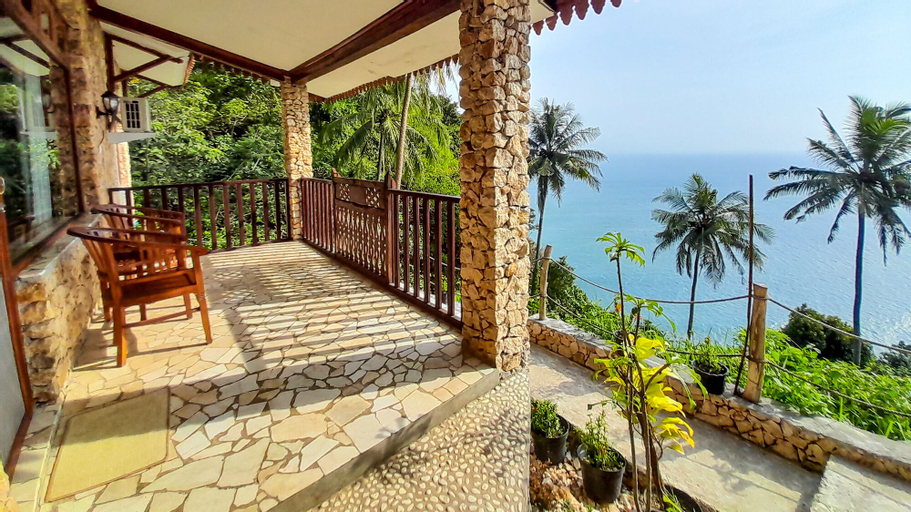 Exterior & Views 6