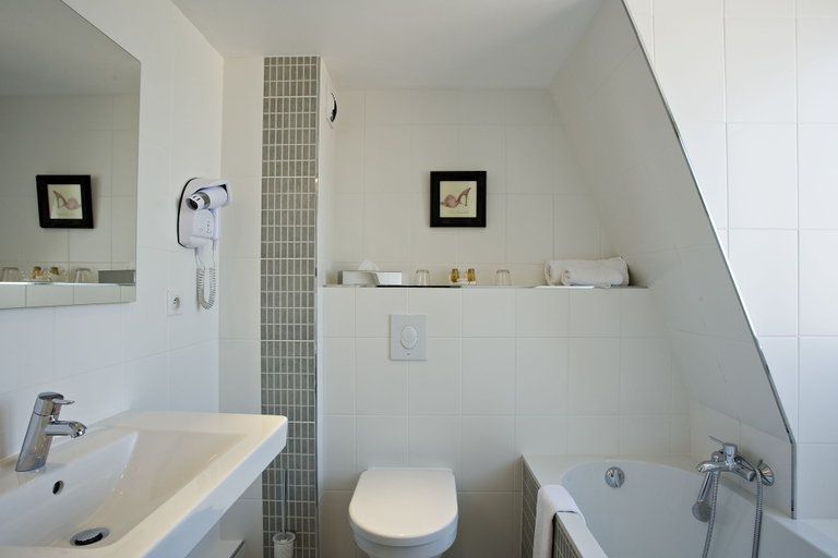 Bathroom 4, Best Western Plus Hotel Villa D'Est, Bas-Rhin