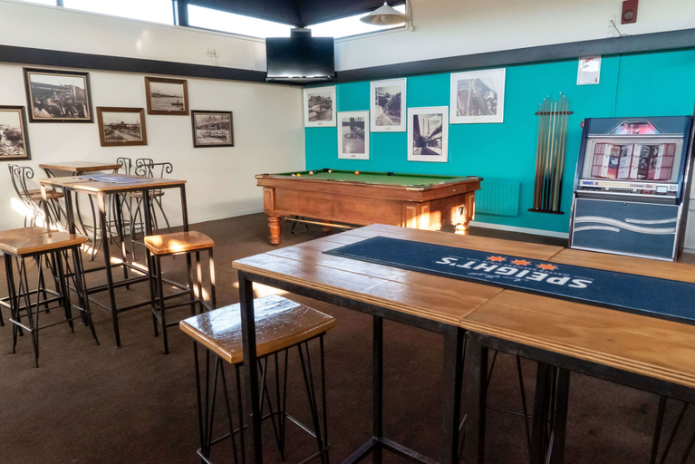Food & Drinks 4, Westport Motor Hotel, Buller