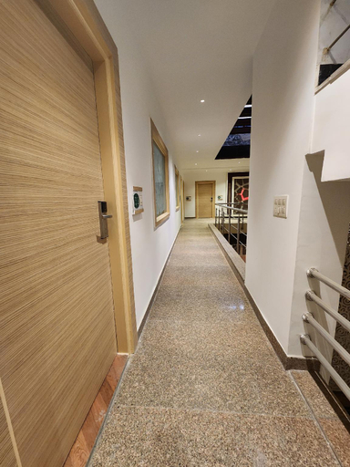 Public Area 2, SQUARE 9 INN, Gurgaon