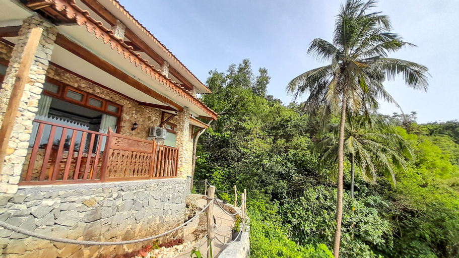 Exterior & Views 8