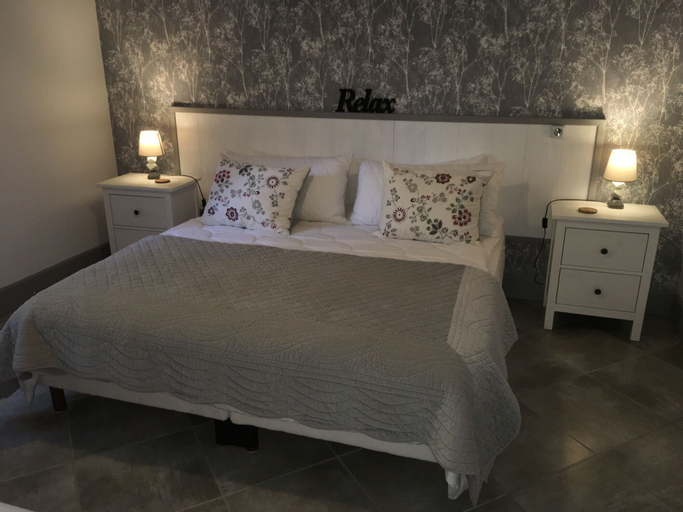 Bedroom 3, Moulin du Fontcourt Riverside Apartment, Charente
