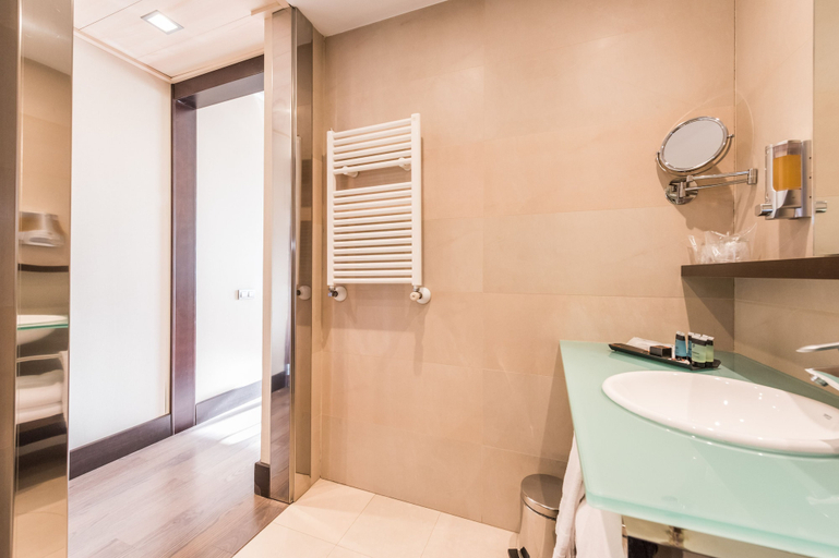 Bathroom 4, Hotel Mercader, Madrid