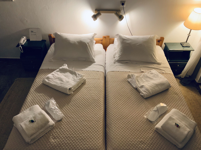 Bedroom 3, Hotel Akrotiri, Crete