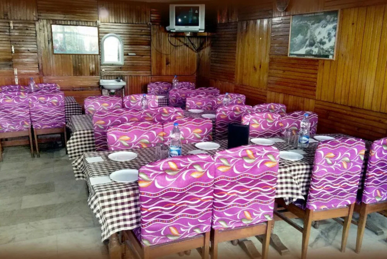 Food & Drinks 4, Goroomgo New Ambika Mall Road Manali, Kullu