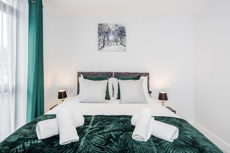 Bedroom 3, Watford Cassio Luxury - Modernview Serviced Accommodation, Hertfordshire