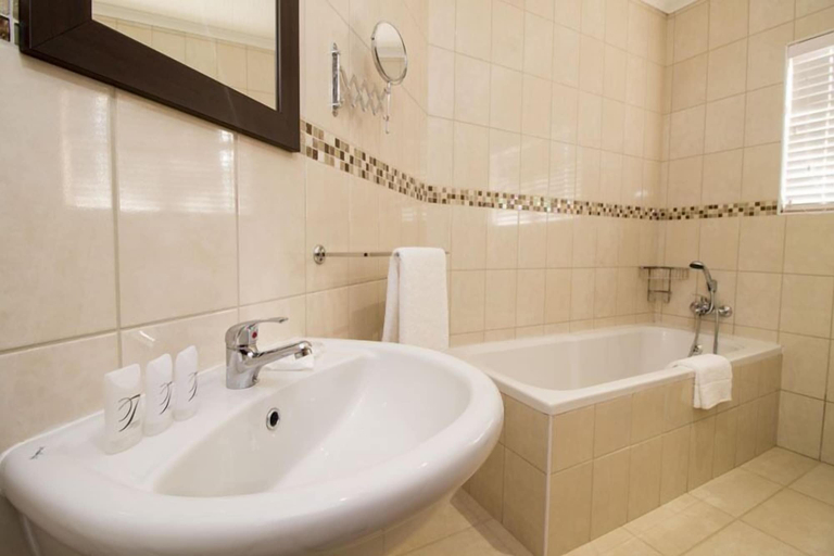 Bathroom 4, Tsitsikamma Manor, Cacadu