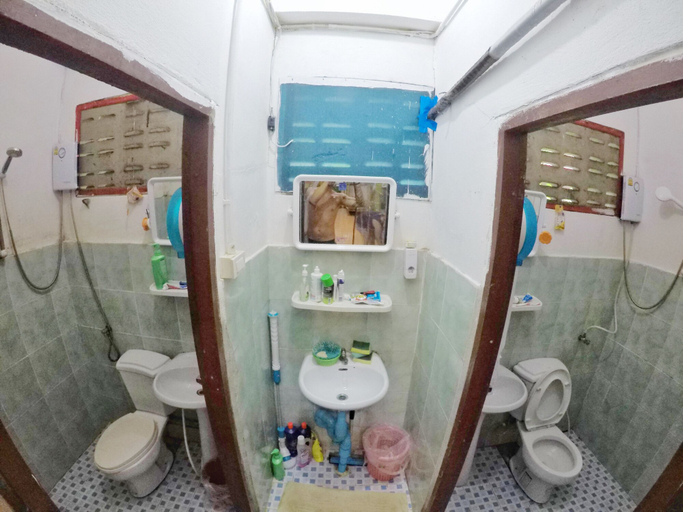Bathroom 5, Hangover Hostel, Mueang Krabi