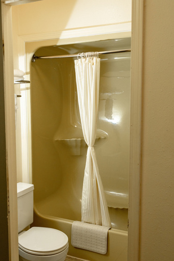 Bathroom 4, Americas Best Value Inn Chanute, Neosho