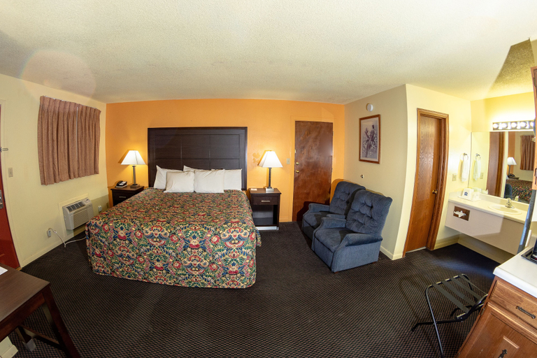 Bedroom 3, Americas Best Value Inn Chanute, Neosho