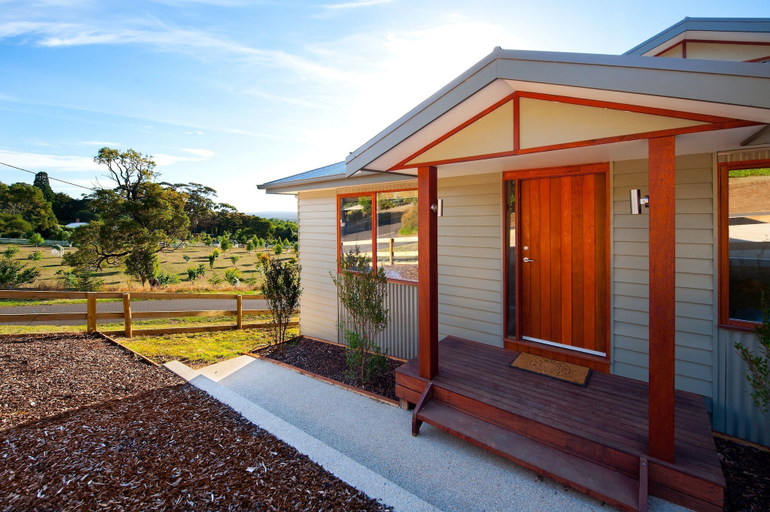 Exterior & Views, Amanti, Hepburn - East