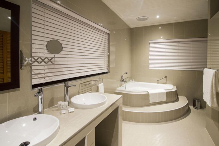 Bathroom 4, Tsitsikamma Manor, Cacadu