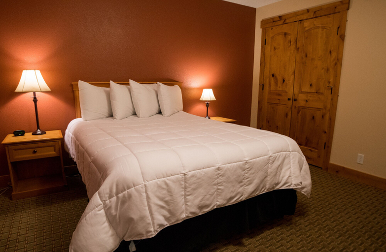 Bedroom 3, Silver Moon Inn, Larimer