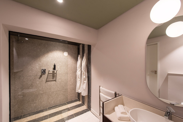 Bathroom 3, The Feather Hill Boutique Hotel, Dr Kenneth Kaunda