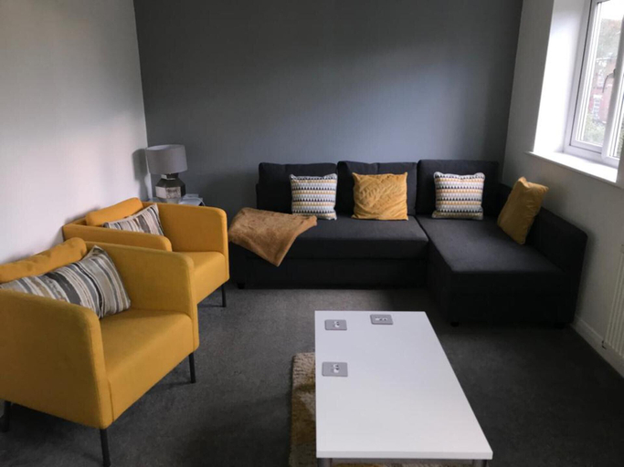 Interior 2, 4 Bedroom Home - Sleeps 7, Pet Friendly & Parking, Tameside