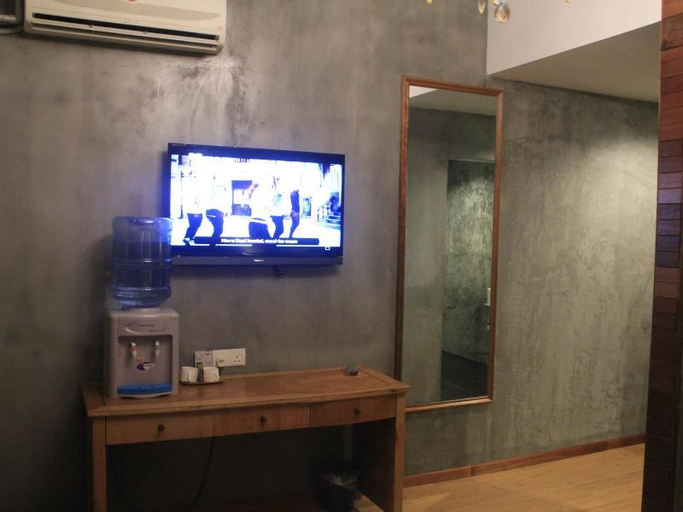 Others 5, The Silver Inn, Batu Pahat
