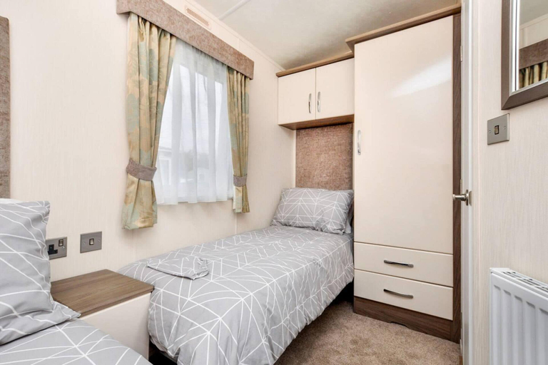 Bedroom 5, Spacious Stunning Lakeside 3 bed Holiday Home, Northamptonshire