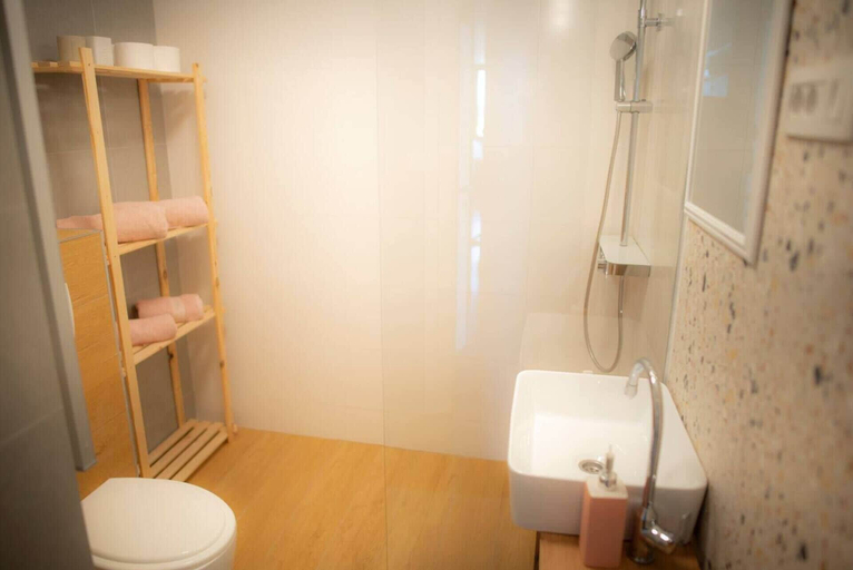 Bathroom 5, New Modern Apartment With View in Omis, Croatia, Omiš