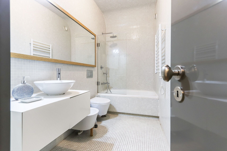 Bathroom, Modern Chiado by Homing, Lisbon