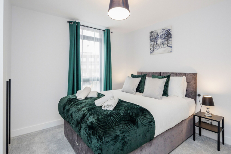Bedroom 4, Watford Cassio Luxury - Modernview Serviced Accommodation, Hertfordshire