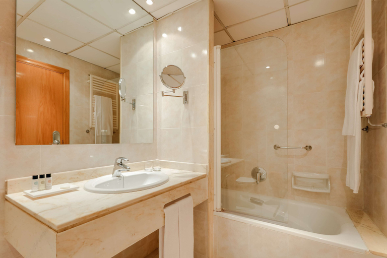 Bathroom 5, Hesperia Zaragoza Centro, Zaragoza