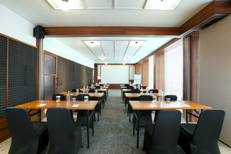 Business Facilities 5, Liberta Hub Blok M Jakarta, South Jakarta