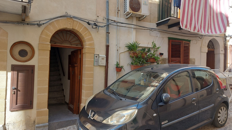 Others 3, Vanni House 68, Palermo