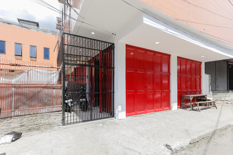 Exterior & Views 2, RedDoorz near Pasar Lama Serang, Serang