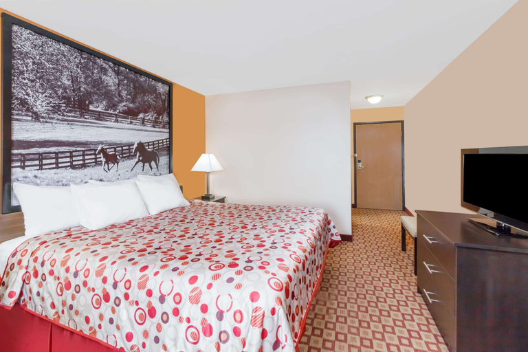 Bedroom 3, Super 8 by Wyndham Bowling Green South, Warren
