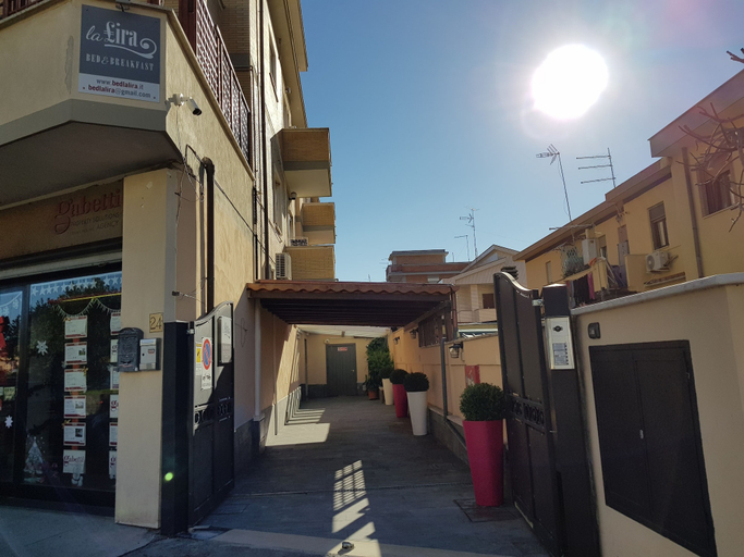 Exterior & Views 2, La Lira, Rome