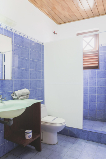 Bathroom 4, Neptune Bay Hotel, Habaraduwa