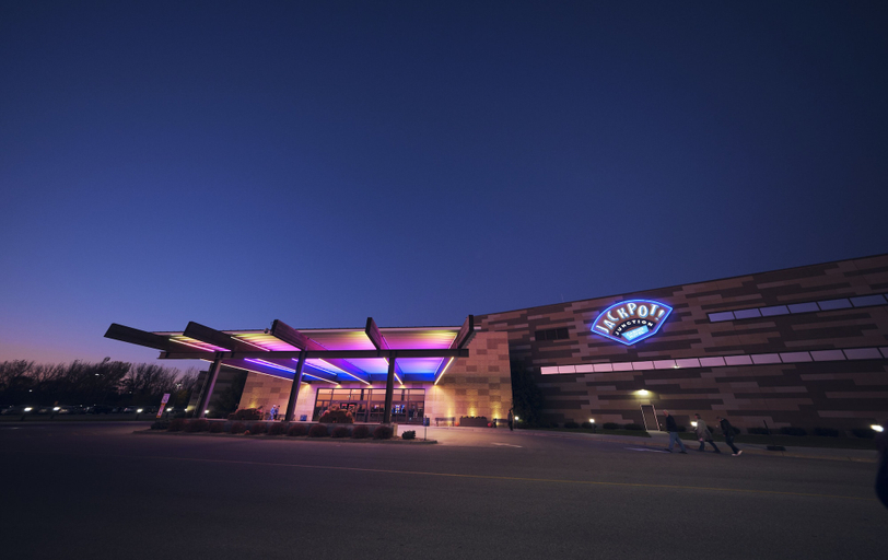 Exterior & Views 1, Jackpot Junction Casino Hotel, Redwood
