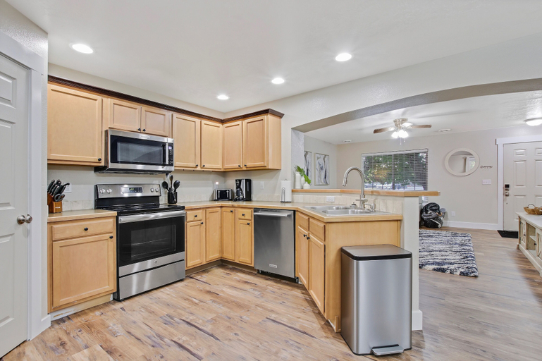 Others 5, Newly remodeled private home, Ada