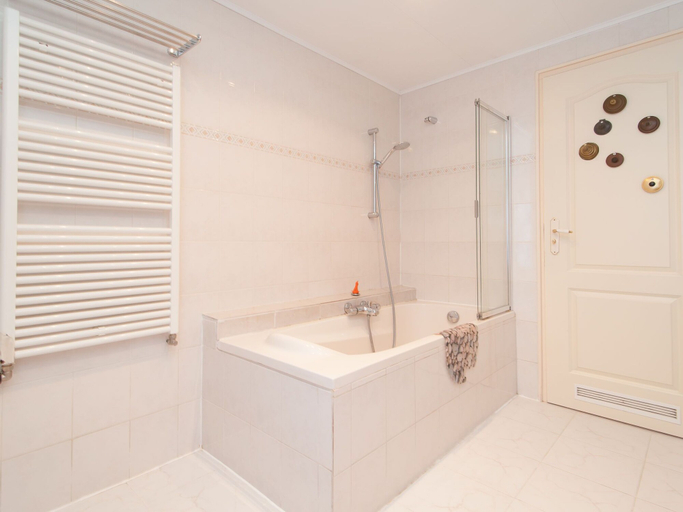 Bathroom, Comfortable vacation home near the sea, Noordwijk