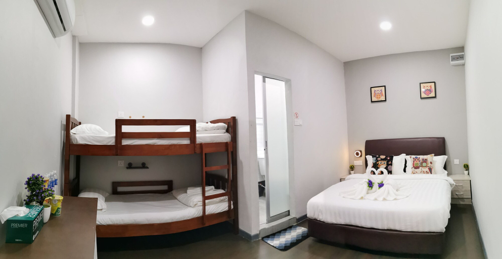 Bedroom 4, The Nest Hostel, Semporna