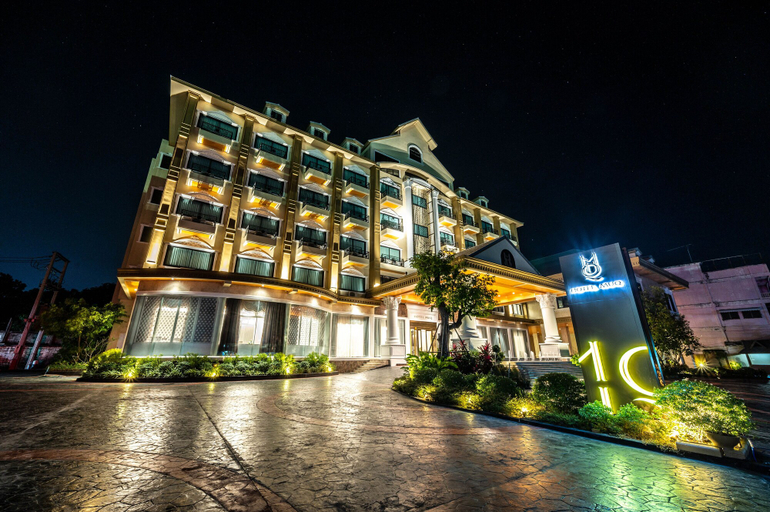 Exterior & Views
