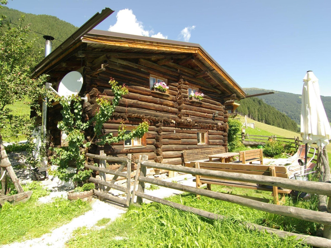 Exterior 2, Quaint Mountain Hut in Hippach With Garden and Barbeque, Schwaz