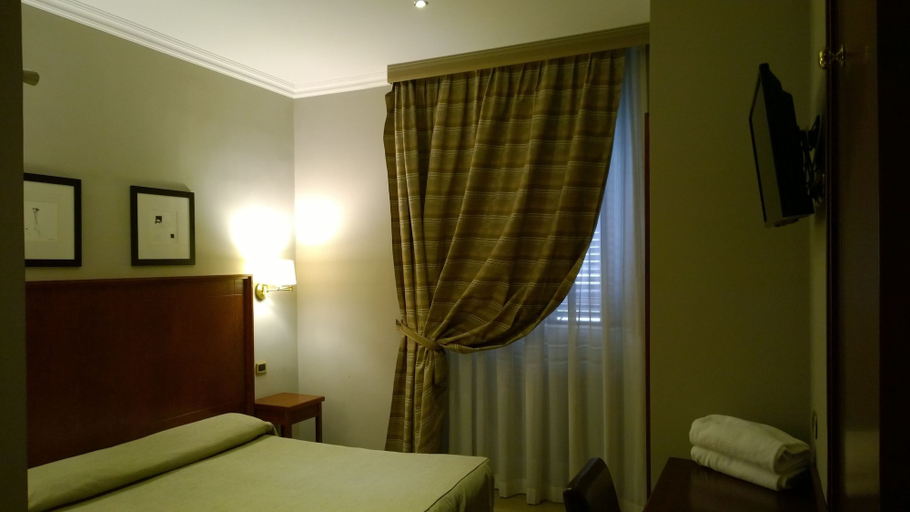 Bedroom 3, Taormina, Roma
