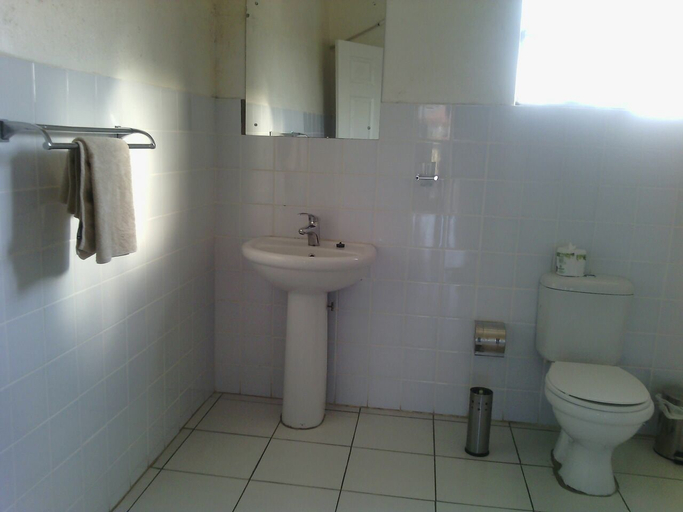 Bathroom 3, Moko Motel, Machaneng