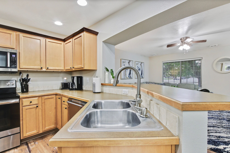 Others 4, Newly remodeled private home, Ada