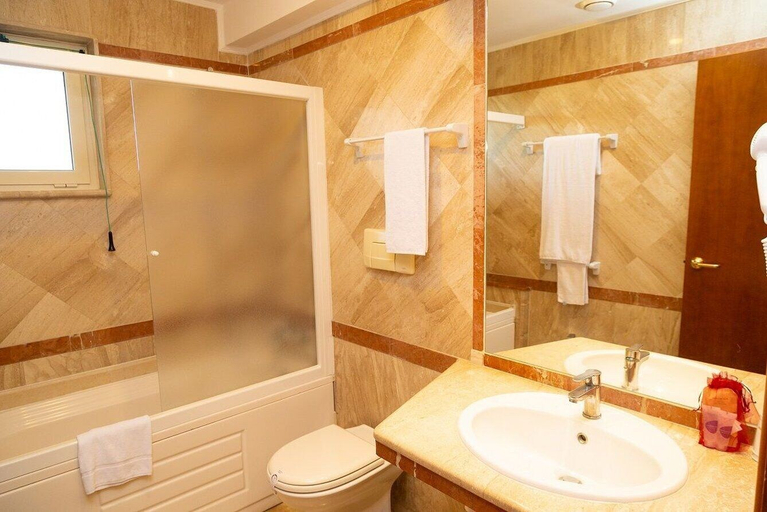 Bathroom 4, Hotel Palace 2000, Roma
