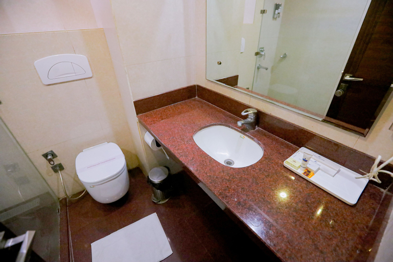 Bathroom 10
