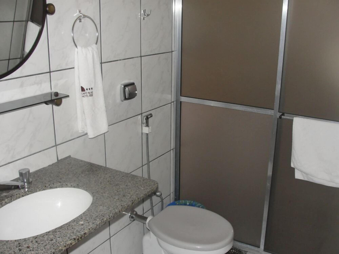Bathroom 3, Café Palace Hotel, Três Pontas