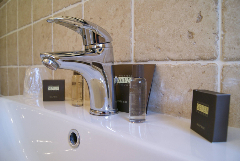 Bathroom 4, Number 10 Hotel, Glasgow