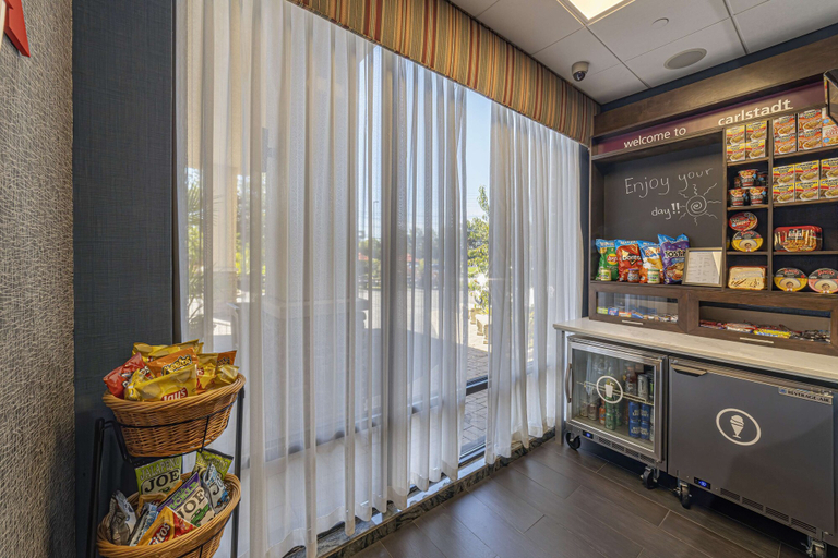 Food & Drinks 5, Hampton Inn Carlstadt-At The Meadowlands, Bergen
