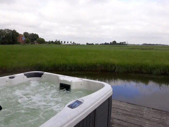 Bathroom, Prive Jacuzzi, Cows, Dairyfarm, Relaxing, Sleeping, Franekeradeel