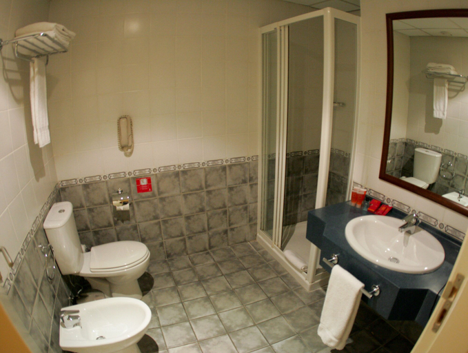 Bathroom 5, Markazia Suites, Beirut