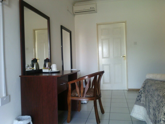 Others 5, Moko Motel, Machaneng
