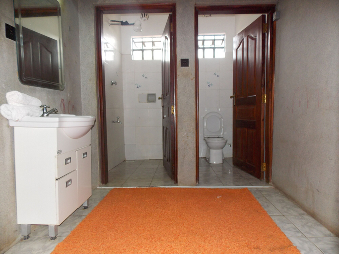 Bathroom 4, Stunning Villa in Private Compound in Nairobi, KE, Kajiado North