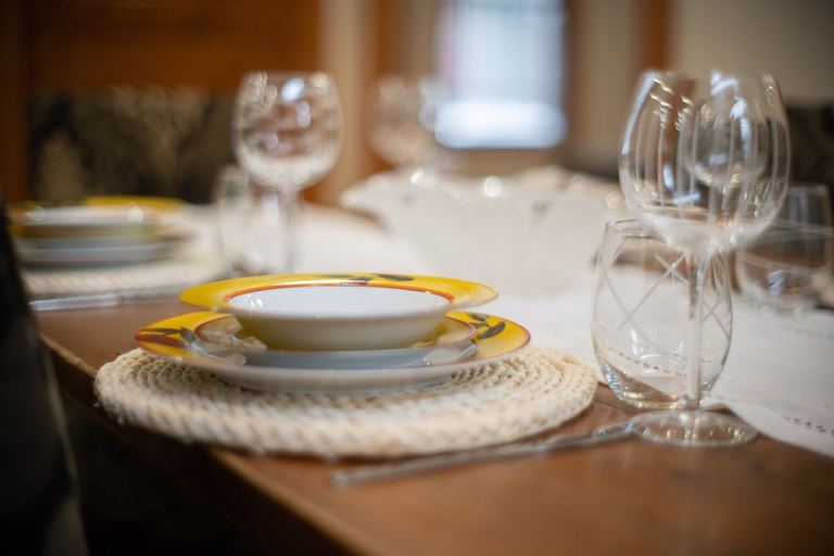 Food & Drinks, Chic 2BR near Little Italy 5min to Metro, Montréal